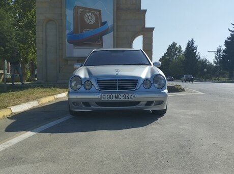 Mercedes E 240 2001