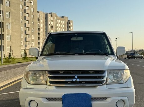 Mitsubishi Pajero io