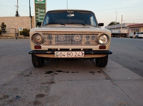 LADA (VAZ) 21011 1983