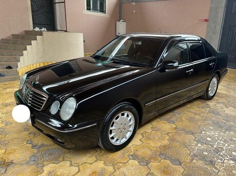 Mercedes E 200