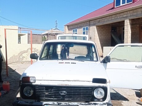 LADA (VAZ) Niva 2005