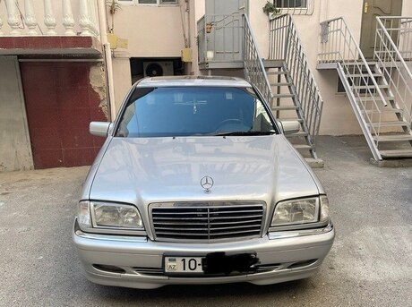 Mercedes C 180