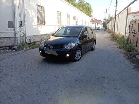 Nissan Tiida 2010