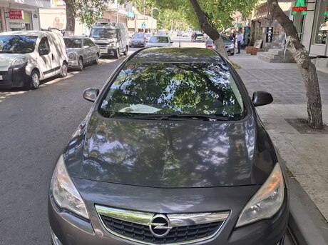 Opel Astra 2011
