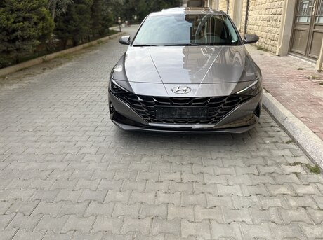 Hyundai Elantra 2022