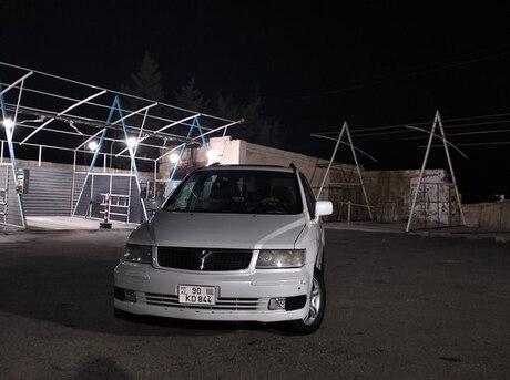 Mitsubishi Chariot Grandis
