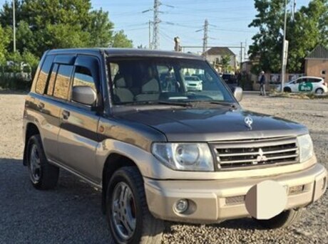 Mitsubishi Pajero io