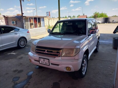 Mitsubishi Pajero io