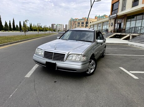 Mercedes C 200