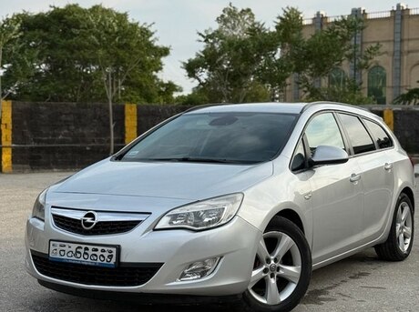 Opel Astra 2011