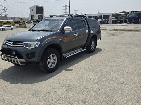 Mitsubishi L200 2011