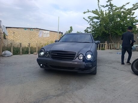 Mercedes E 220 d 2000
