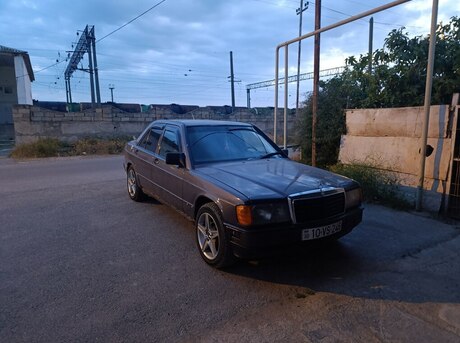 Mercedes 190 1990