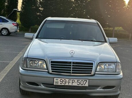 Mercedes C 200