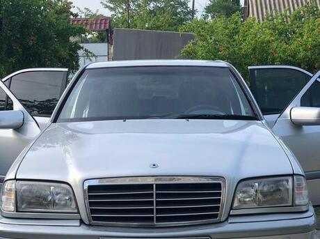 Mercedes C 200