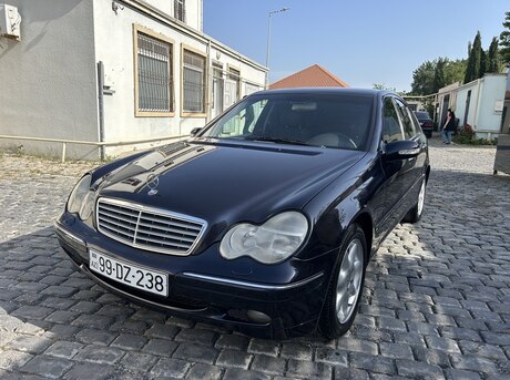 Mercedes C 200