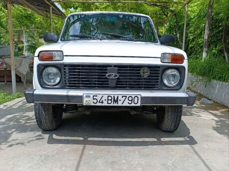 LADA (VAZ) Niva 2005