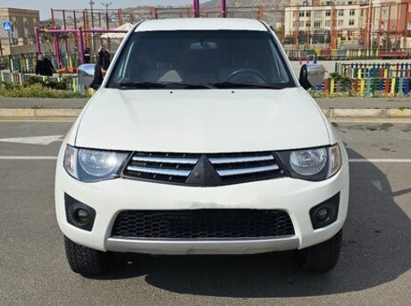 Mitsubishi L200 2015