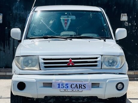 Mitsubishi Pajero io 1999