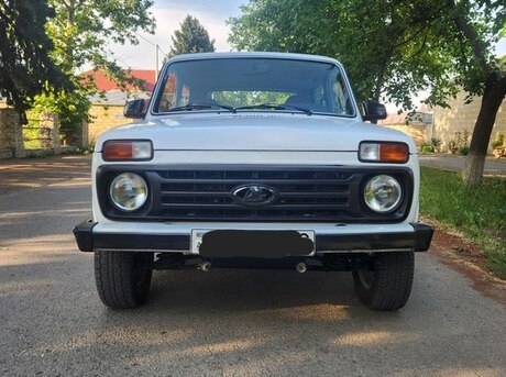LADA (VAZ) Niva 2011