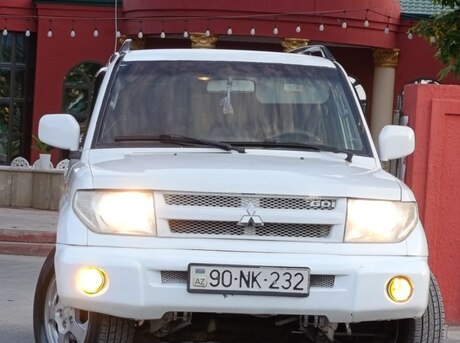 Mitsubishi Pajero io 1999