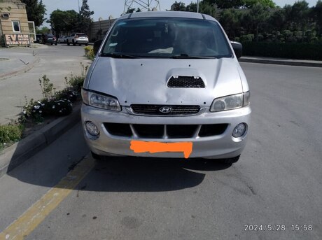 Hyundai H-1 2004