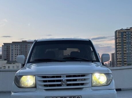 Mitsubishi Pajero io 2000