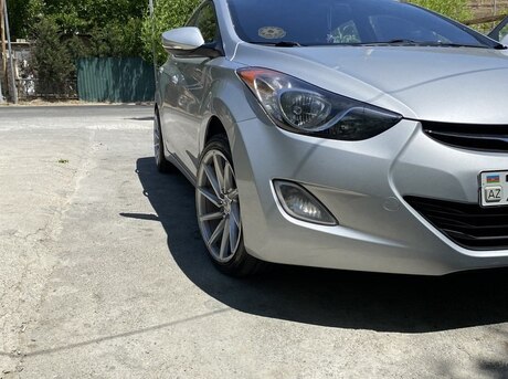 Hyundai Elantra 2012
