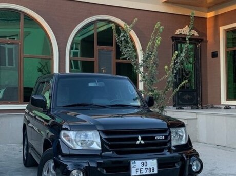 Mitsubishi Pajero io 2000