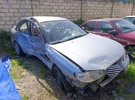 Nissan Sunny 2005