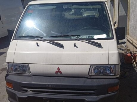 Mitsubishi L300 2003