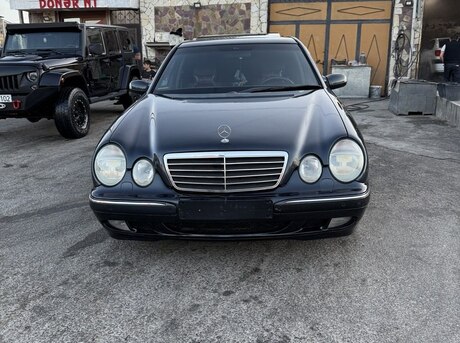 Mercedes E 240