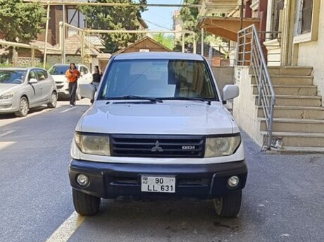Mitsubishi Pajero io 1999