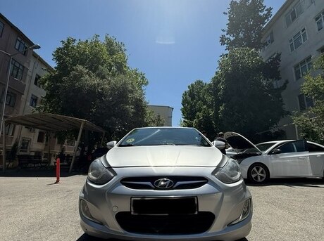 Hyundai Accent 2012