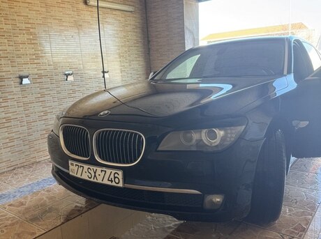 BMW 750 2011