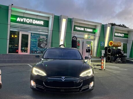 Tesla Model S 2015