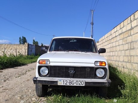 LADA (VAZ) Niva 2004