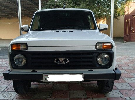 LADA (VAZ) Niva 2011