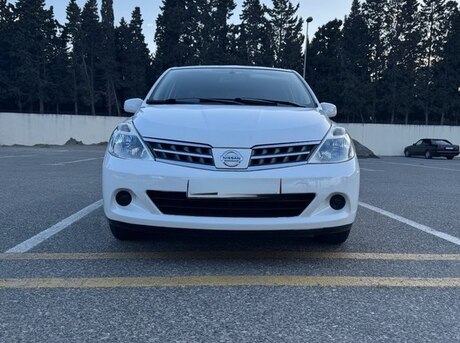 Nissan Tiida 2012