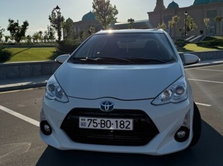 Toyota Aqua 2015