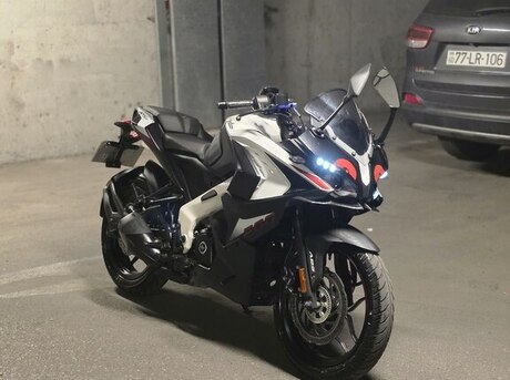 Bajaj Pulsar RS 200 2025