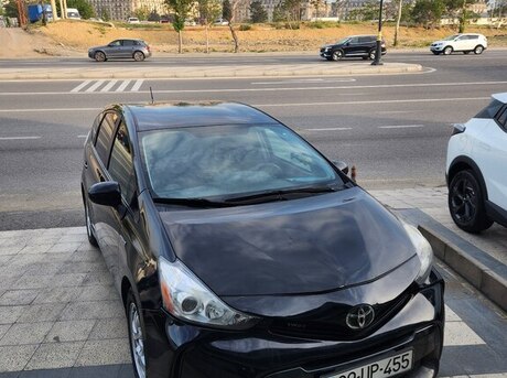 Toyota Prius V 2015