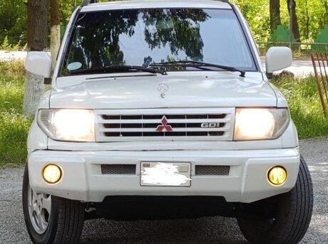 Mitsubishi Pajero io 1999