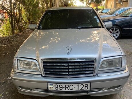 Mercedes C 200