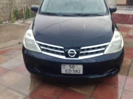 Nissan Tiida 2012