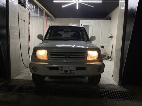 Mitsubishi Pajero io 1999