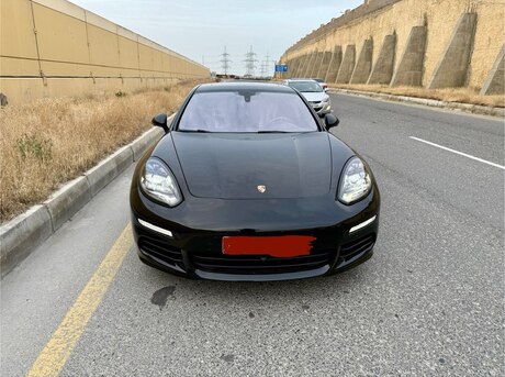 Porsche Panamera 4