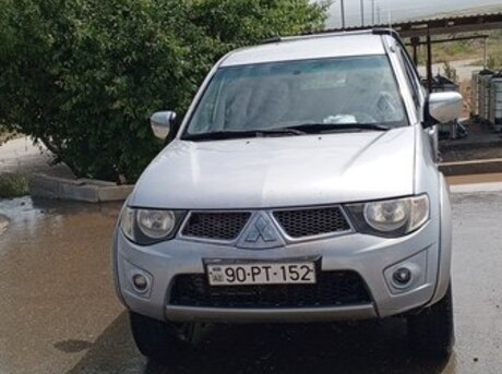 Mitsubishi L200 2011