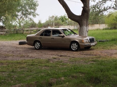 Mercedes E 200 d 1990