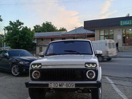 LADA (VAZ) Niva 2004